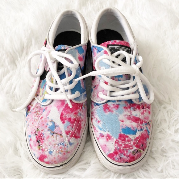 Nike Other - Nike Cherry Blossom Stefan Skateboarding Shoes